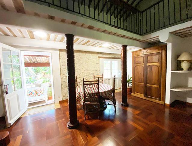 Maison D'Hotes, Superbe Et Spacieuse ,Dans Un Cadre Charmant Calme Et Verdoyant Pernes-les-Fontaines Ngoại thất bức ảnh